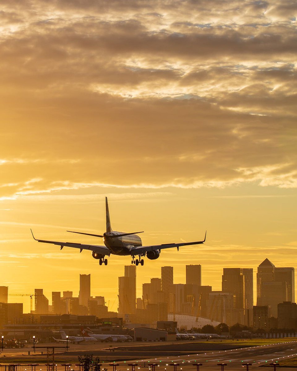 There's no better feeling than landing at London City Airport surrounded by iconic city views🌆 @londoncityair [📸 @edhasler] #LondonMakesItPossible #VisitLondon
