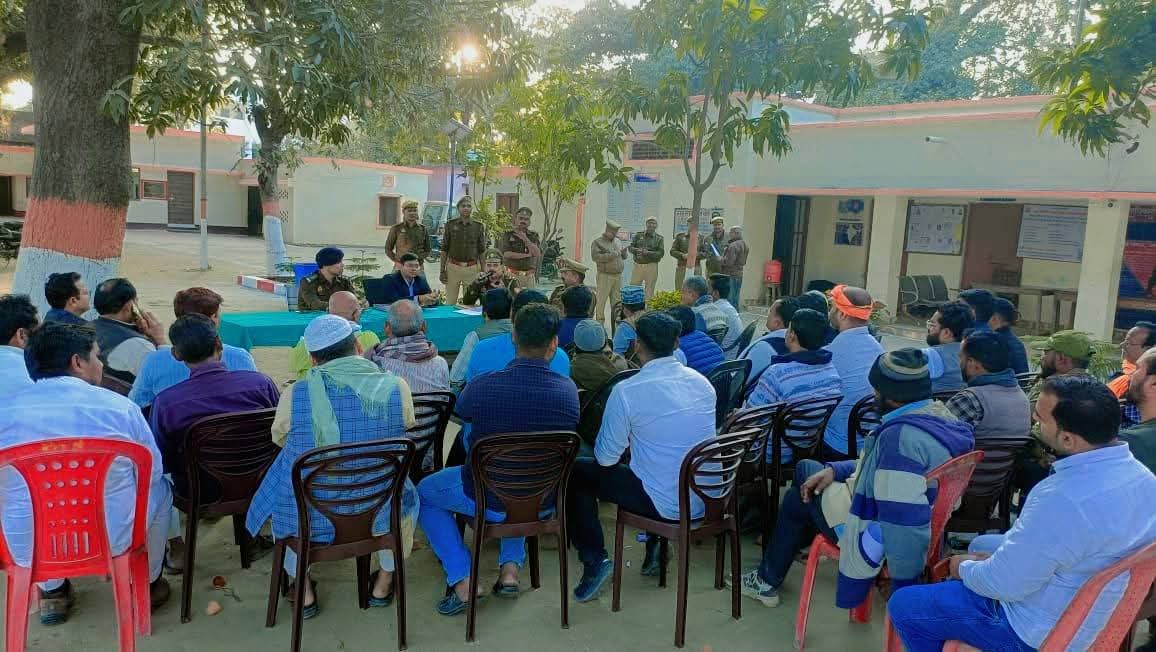 बलिया | श्रीमान उपजिलाधिकारी (SDM) महोदय एवं श्रीमान क्षेत्राधिकारी (CO) महोदय रसड़ा और थाना प्रभारी नगरा (SO) द्वारा थाना स्थानीय नगरा पर आगामी त्यौहार #महाशिवरात्रि व #रमजान के शांति सुरक्षा व्यवस्था के दृष्टिगत #पीस_कमेटी_नगरा की मीटिंग में शामिल हुआ।
<a href="/balliapolice/">Ballia Police</a> <a href="/Uppolice/">UP POLICE</a>