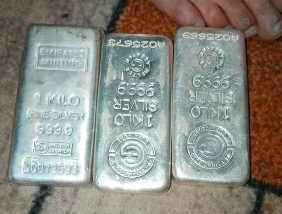 دښپږمې عبیده لواء ویښو او بیداره ځواکونو یو ځل بیا درې زره (۳۰۰۰) ګرامه دسپینو زرو خښتي نیولي دي