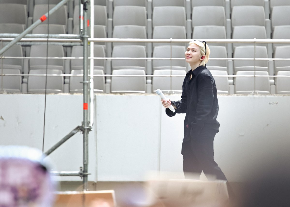 240428 서울 FOLLOW AGAIN D-2 사운드체크 

#우지 #이지훈 
#WOOZI #LEEJIHOON 
#세븐틴 #SEVENTEEN