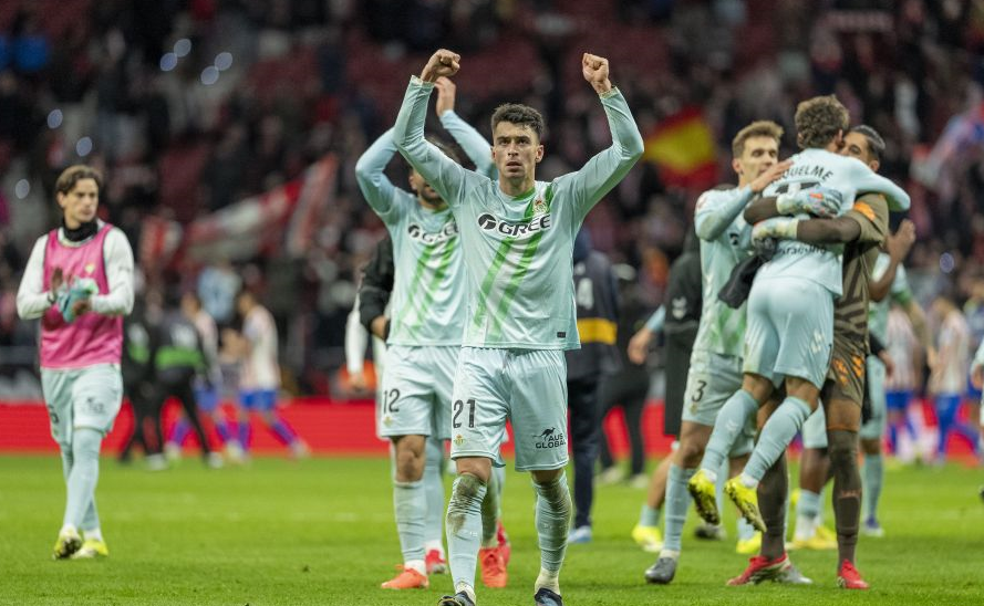 Pepelias17_'s tweet photo. 🪵 MAS MADERA

🟢 Cuestionar todo el modelo tras cada derrota aburre una barbaridad 

👉 En el Real Betis, como en todos los clubes, la clave del éxito radica en acertar mucho más que equivocarse y tanto los directivos, como la dirección deportiva, el entrenador y los jugadores lo están logrando. Y eso lo disfruta la gran mayoría de la afición, pues en la cueva, aunque ruidosos, quedan pocos y cada vez salen menos

https://t.co/xZOs9mRxS1 a través de @MundoBetis_