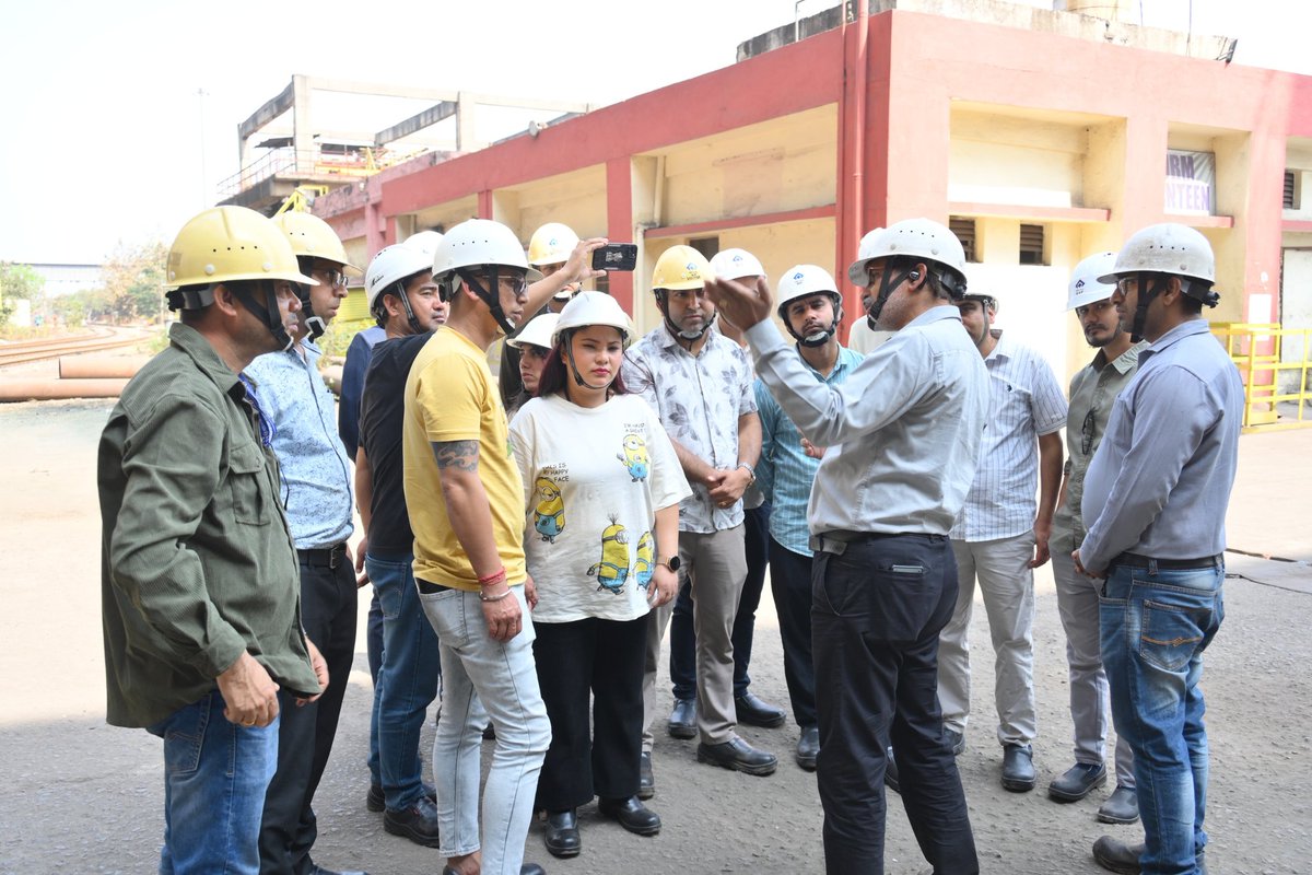 PIBGangtok's tweet photo. The media team from Sikkim today visits Bhilai Steel Plant and explored various sites , interacted with senior officials. The visit is being conducted by the Press Information Bureau. https://t.co/eenHD1VUVC