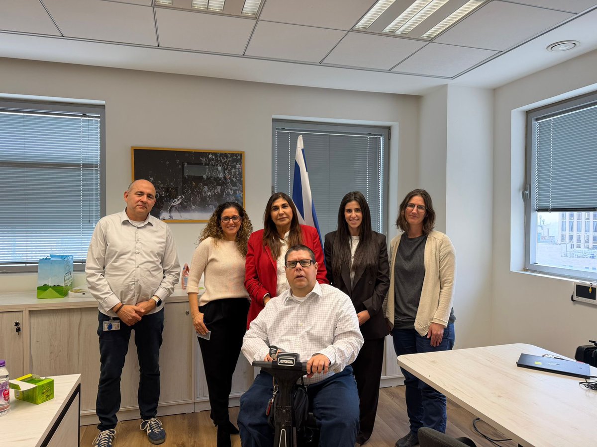 DebbieBiton's tweet photo. פגישה משמעותית עם דן רשל, נציב שוויון זכויות לאנשים עם מוגבלויות, במסגרת תפקידי כיו״ר השדולה לזכויות אנשים עם מוגבלות וכחברת ועדת העבודה והרווחה.
אני רואה חשיבות עליונה בקידום שילובם של אנשים עם מוגבלויות בשוק התעסוקה לא רק כצעד חברתי נכון, אלא כתנאי בסיסי לחברה ישראלית שוויונית, חזקה ומכילה יותר.
בהמשך לכינוס השדולה עם פתיחת מושב החורף, הצפתי בפני הנציבות את הסוגיות המרכזיות שעלו מהשטח. החסמים הקיימים, האתגרים בשילוב, והצורך במענים אפקטיביים ומעשיים יותר. שוחחנו גם על הצעדים שהנציבות מקדמת ומתכוונת לקדם, כדי להבטיח לאנשים עם מוגבלויות את הסיכוי הטוב ביותר להצליח, להתפתח ולהיות חלק בלתי נפרד משוק העבודה ומהחברה הישראלית.
אני מודה לנציב ולצוות הנציבות על פגישה חשובה ועניינית. אמשיך לפעול בנושא בנחישות ובשיתוף פעולה עם כל הגורמים הרלוונטיים עד שנראה שינוי אמיתי בשטח.