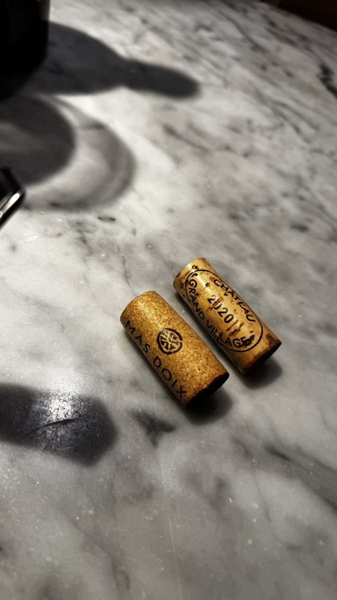gardenia_nala's tweet photo. La barra de Laredo y sus vinos por copas🍷🖤
•
Una muy buena selección de vinos para todos los gustos y necesidades✨✨✨✨✨
•
#tabernalaredo #losvinosdeldia #vinosporcopas #winewinewine https://t.co/30E6phOzsn