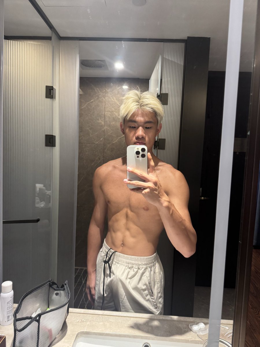 Fan208713's tweet photo. 硬了谁来 https://t.co/zcydldOKFm