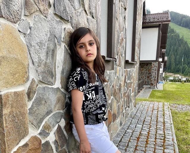 على جدار الزمن ؛

غامـر بما شئت أن تغامر به إلا ( دينك)!