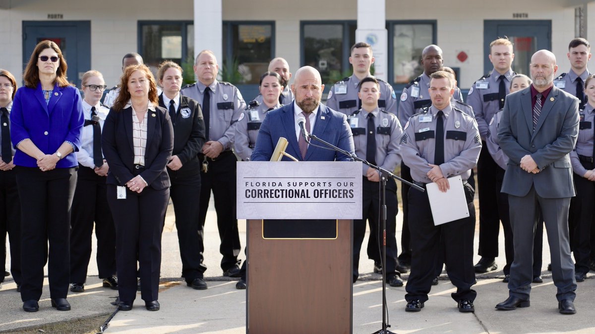 LtGovJayCollins's tweet image. Correctional officers are on the frontline, 24/7, to keep dangerous criminals behind bars and protect public safety.

This is a top responsibility for the state of Florida, which is why I am proud to support @GovRonDeSantis’ budget proposal to raise the starting pay for