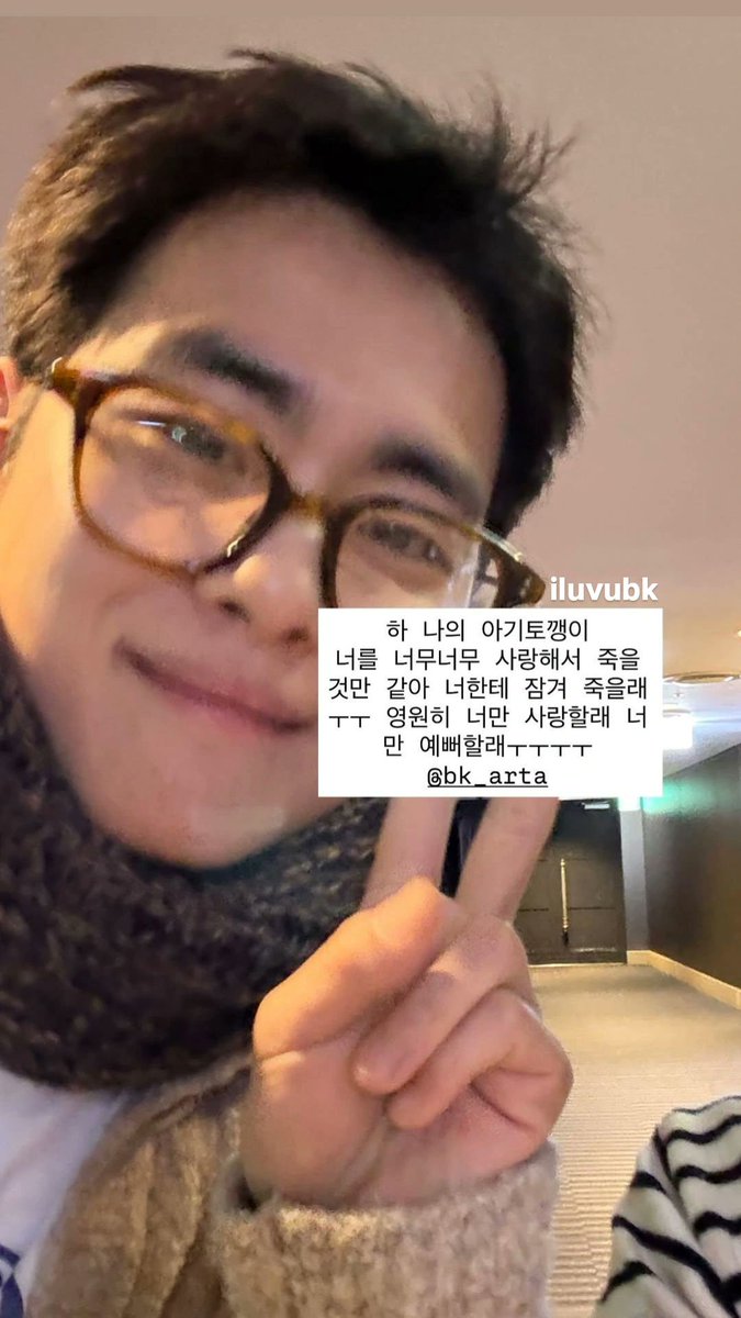 ㅎㅏ .. 어쩌다보니 마주친 그이의 출근길에 토깽이같은 사진을 얻었구요 영화 안보구 여기서모해<하길래 어엉 잠깐 나왓아..ㅎㅎ;;하다가 모야아 오늘 왜 이렇게 예쁘게 하고 욌어요? ㅜㅜ 했더니 여기오니까아! 하는 사랑둥이 어케 안사랑해 냅다 사진 찍어준것두 고마와 사랑해,,

너한테 나 올인