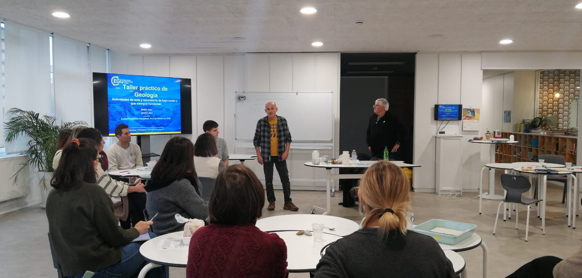 geoparkea's tweet image. #Hezkuntza geozientifikoa Geoparkeko eskoletan sustatzeko asmoz, geozientzietan aditua den Xavier Juan irakaslea etorri da Geoparkera, lehen eta bigarren hezkuntzako irakasleei prestakuntza eta trebakuntza profesionala ematera 👏🏼💪🏼 #zientzia #Geoparkea