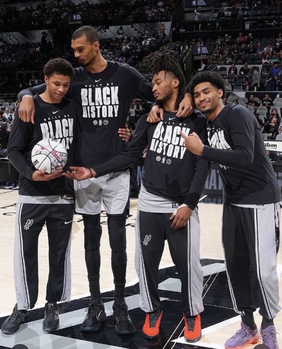 HoopsCastle's tweet image. Ima cry if these 4 don't all retire as a Spur