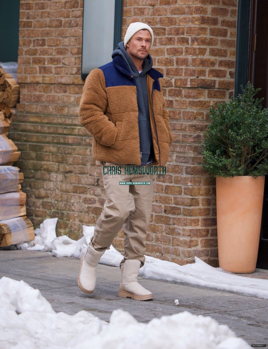 chemsworthcom_'s tweet photo. 📸 Chris Hemsworth out in New York City on February 09.
🔗 https://t.co/s7kfQTG3qJ https://t.co/NZIkmp6m3e