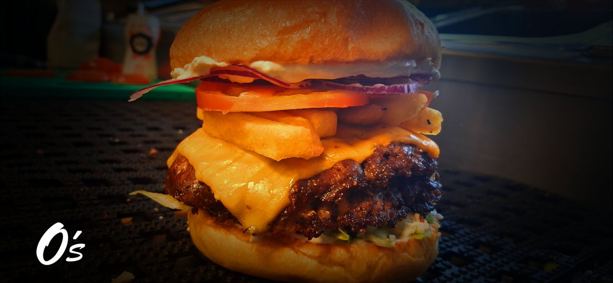 Faruk1781652's tweet photo. O's Street Food
FIRST OF THE MONTH
Februari
🍔 BURGER:
- Tzatziki mayo
- Skivad tomato
- Isbergsallad
- Skivad rödlök
- Feta ost
🍟 FRIESBOX:
- Tzatziki mayo
- Feta ost
- Gräslök
#halal
Webbsida: https://t.co/pI5L2vb5Vc https://t.co/TXjnUjgIrZ