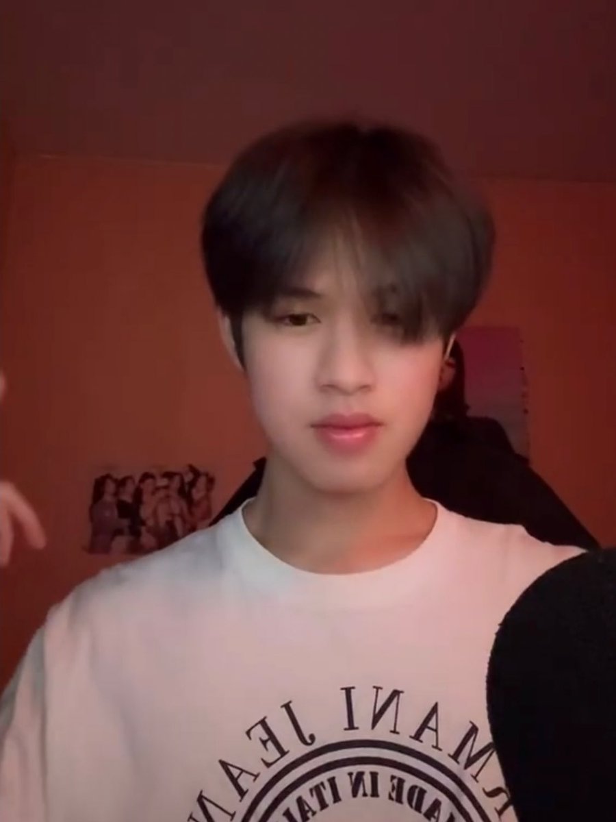 ไปดูไลฟ์น้องกราฟย้อนหลังมา
น้องบอกว่าพรุ่งนี้สอบเป็นวันสุดท้าย
จะเป็นพี่ม.6 วันสุดท้ายแล้วว ฉู้ๆนะค้าบ ✌🏻
—
ปล.พอไม่เซ็ตผมแล้วเป็นเจ้าจิ๋วมากกกกก
น่าร้ากกกกกก 💖🫳🏻🥹

🔗youtu.be/DMj8J4A8hYc?si…

#Graphxc