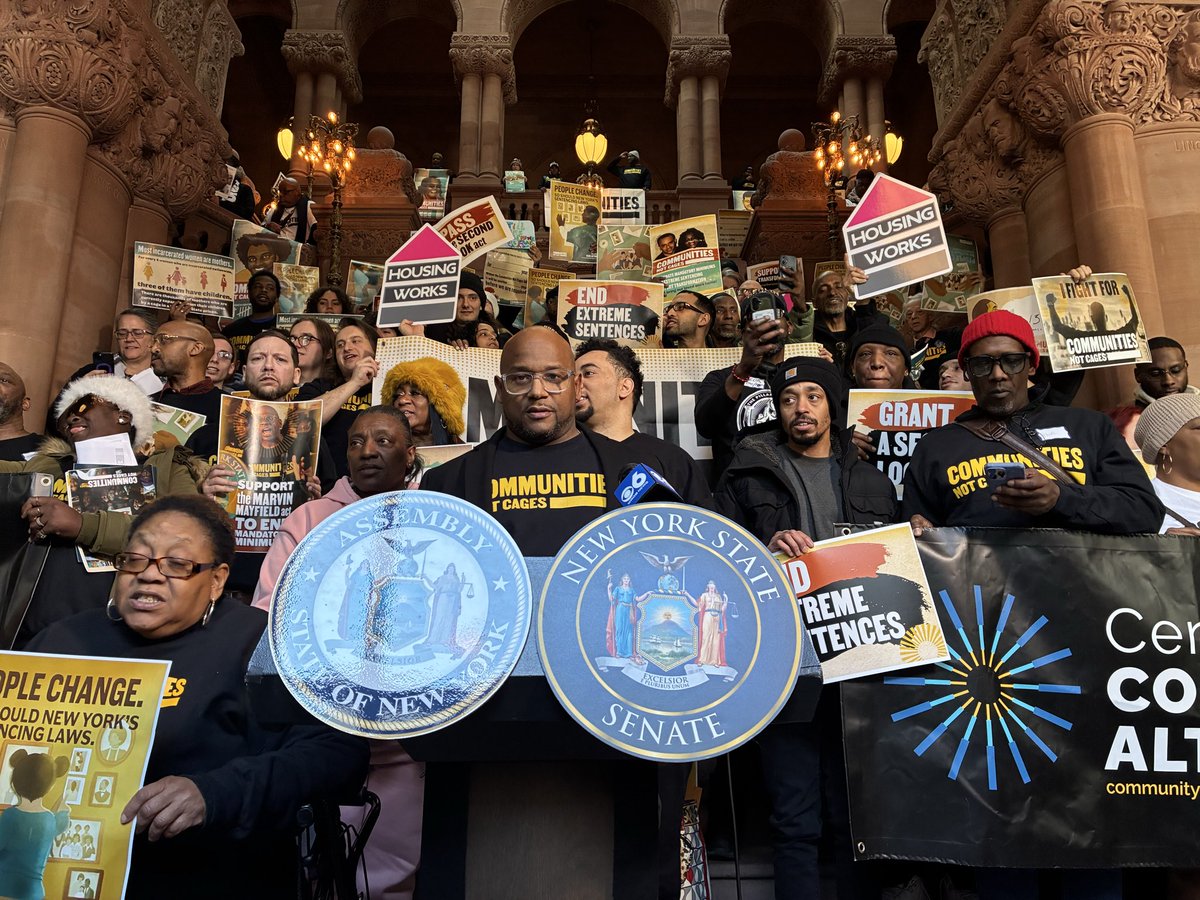 RIGHT NOW: We are at the State Capitol demanding that our lawmakers pass the Second Look Act, Earned Time Act and Marvin Mayfield Act.

Now is the time to reunite families and overhaul our racist and unjust sentencing laws. #CommunitiesNotCages