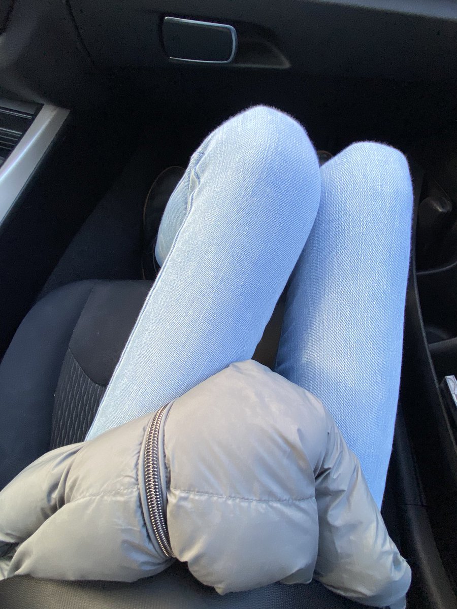 #edtwt I’m forever jealous of people who look their BMI </3 thigh gap literally non existent atp