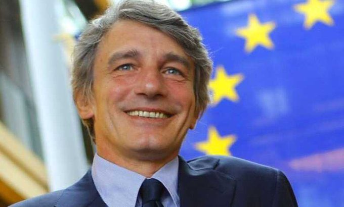pinapic's tweet photo. Poco fa nel Bureau di Presidenza del Parlamento europeo, abbiamo scritto una pagina di memoria e di impegno. Abbiamo deciso di intitolare al nostro David Sassoli l’edificio Building Treves, sull’esplanade del Parlamento europeo a Bruxelles.
È una scelta che mi rende profondamente felice e commossa: un gesto che riconosce il valore di un uomo politico pienamente europeo che ha incarnato con forza e coraggio la dignità delle istituzioni e la difesa della democrazia.
Grazie a @EP_President per aver lavorato con tenacia affinché il nome e le idee di David continuino ad ispirare le future generazioni di europei.
