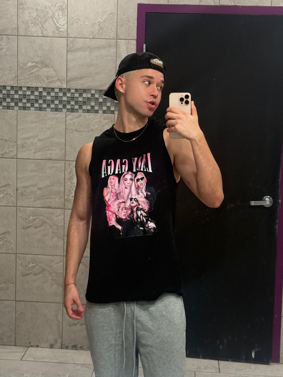 ofc I had to wear a Gaga shirt today