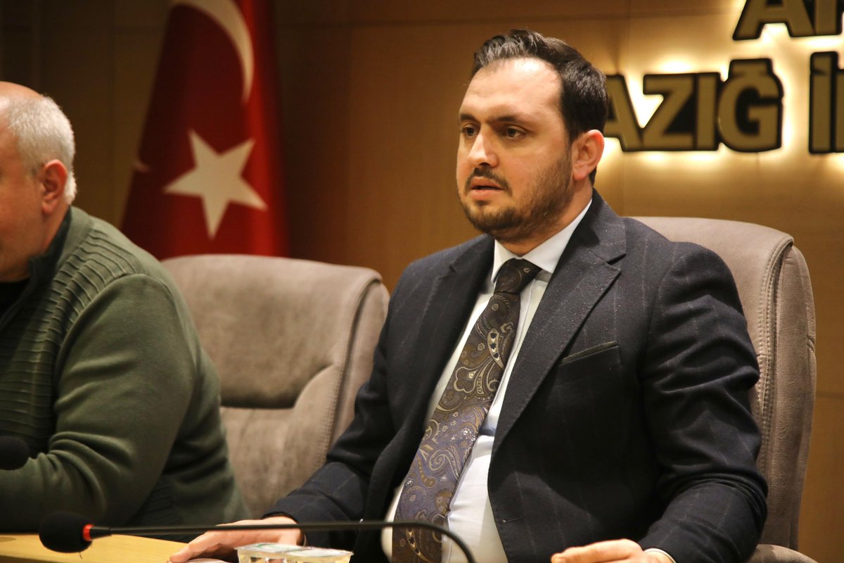isselmanoglu23's tweet photo. Haftalık olağan İl Yönetim Kurulu Toplantımızı gerçekleştirdik.

Türkiye Yüzyılı hedeflerimiz doğrultusunda gerçekleştirdiğimiz toplantımızın hayırlı olmasını diliyorum.

@Akparti 
@abuyukgumus https://t.co/KIETwLlj7b
