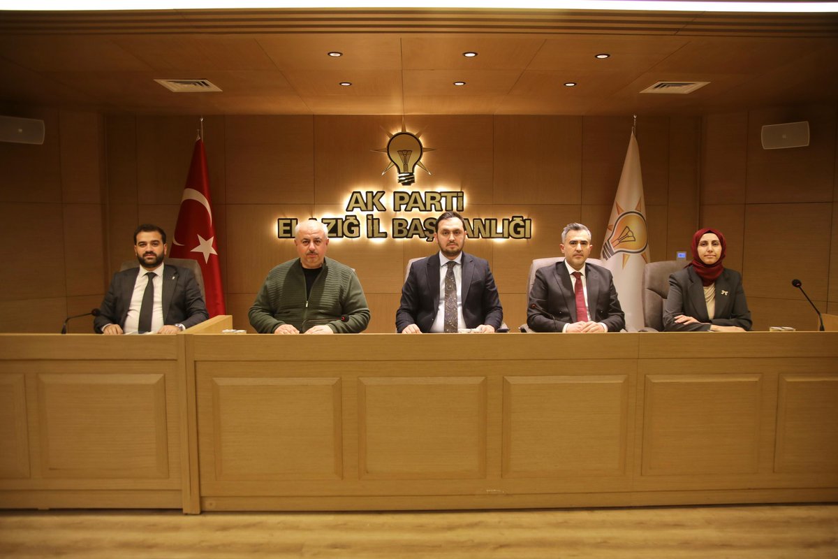 isselmanoglu23's tweet photo. Haftalık olağan İl Yönetim Kurulu Toplantımızı gerçekleştirdik.

Türkiye Yüzyılı hedeflerimiz doğrultusunda gerçekleştirdiğimiz toplantımızın hayırlı olmasını diliyorum.

@Akparti 
@abuyukgumus https://t.co/KIETwLlj7b