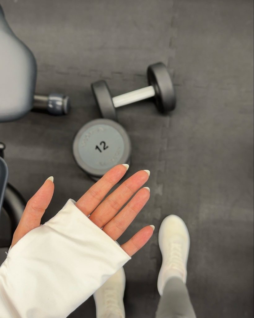 في البيت ماارفع صحن 
أنا بالنادي: