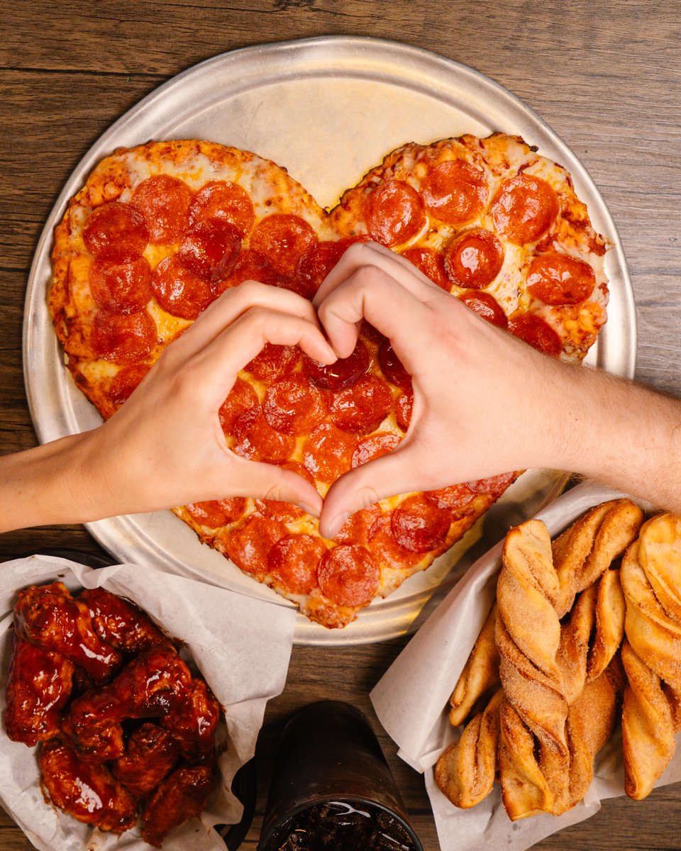 Round Table Pizza tweet media