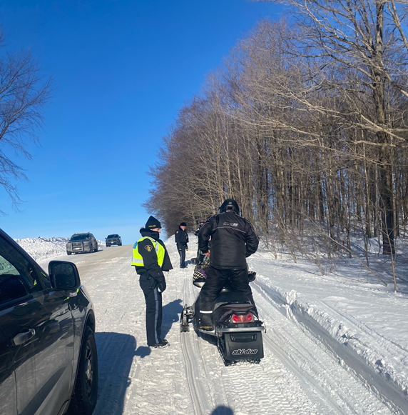 OPP_WR's tweet photo. #OPP officers will be out on #snowmobile patrol this week as #snowmobilesafetyweek runs Feb 9th - 16th. Police will be checking for rider sobriety, proper licencing and documentation, monitoring speed, and checking equipment. Please drive sober and be prepared in the event you are stopped by our officers. For information on #ontario snowmobile trails, visit https://t.co/6vo3KfOufO and please be respectful of landowners who allow these trails to exist for your enjoyment. Remember, trail safety is everyone's responsibility!
#HuronOPP #SouthBruceOPP #WellingtonOPP #PerthOPP #GreyBruceOPP ^cs.
