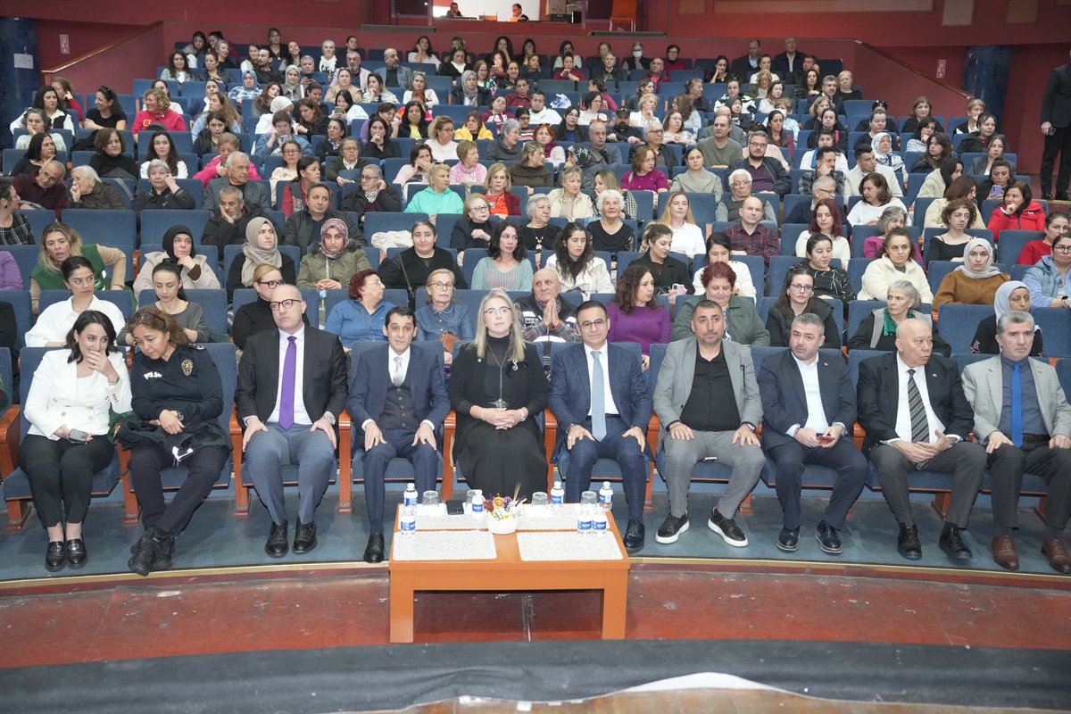 📍 Narlıdere Atatürk Kültür Merkezi’nde, AK Parti İzmir Milletvekili Sayın Ceyda Bölünmez Çankırı, Narlıdere Kaymakamı Sayın Kadir Taner Eser, Narlıdere İlçe Millî Eğitim Müdürü Sayın Zeynep Başdaş, Eğitim Yöneticilerimiz ve öğretmenlerimizin katılımlarıyla, 9 Şubat Sigarayı