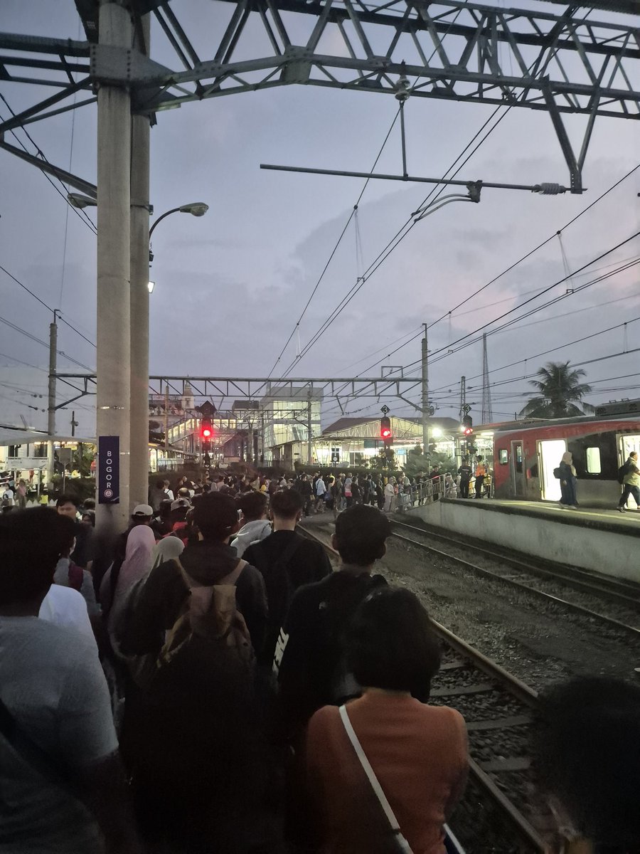 evalucsi's tweet image. jakartaaaaaaaaa