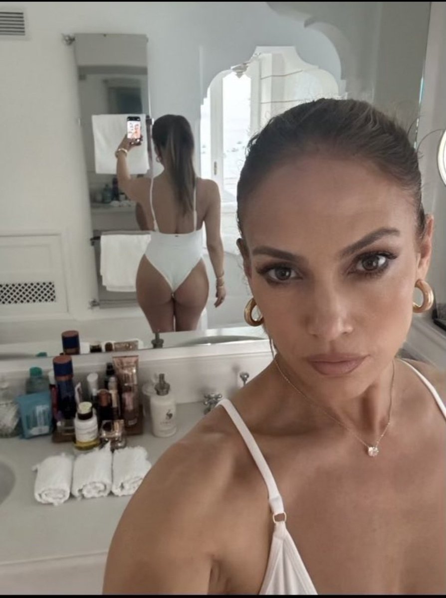 AliTab579844's tweet photo. All curves. All confidence.
No hesitation — every stare belongs to her.
When you own yourself, the world can only watch.
— Ali jlo
#Curves #ConfidenceIsSexy #IconEnergy #SelfOwned #BossAura #Unapologetic https://t.co/p2Sqjs1DH9
