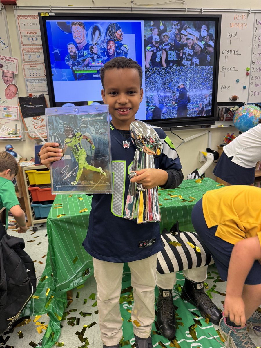 maryisbananas's tweet photo. Champion 🥹💚💙 @Seahawks @BlitzTheSeahawk https://t.co/2WbDaJHYU7