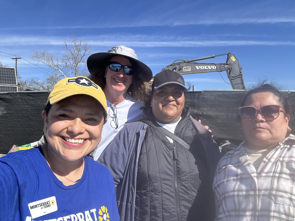 MontserratforTX's tweet photo. Acá volunteering with @AustinVoices at the food bank distribution with @CTXFoodBank at Burnet Middle School. @BurnetMS @AustinISD
Proud to be a board member with Austin Voices and give back to my community #HD49 #JuntosForJusticeUnidosForChange https://t.co/NDvXXblrxZ