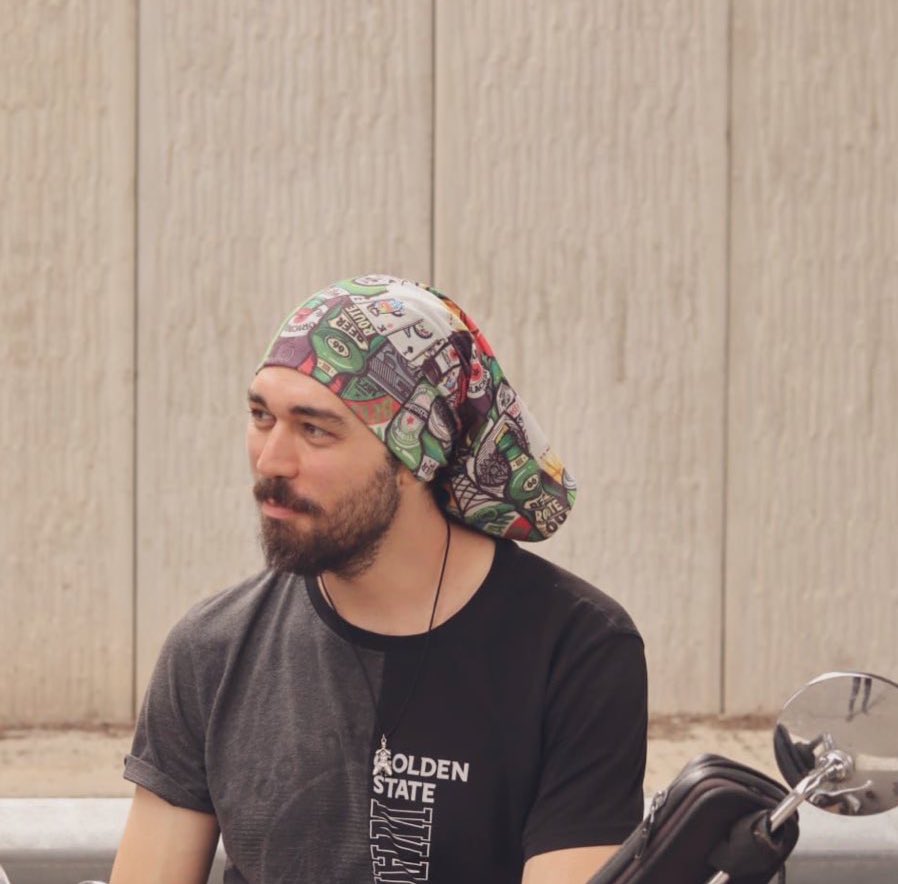 Son zamanlarda çok yorgunum. Sadece zihnim değil, bedenim de bu yükü taşıyamıyor artık. Kasım’dan beri toparlanamadım; ruhumda açılan yara, gün geçtikçe bedenimde ağrıya dönüşüyor.

Hayatla mücadele etmeyi biliyorum. Dayanıyorum, susuyorum, ayağa kalkıyorum. Ama abimin bir