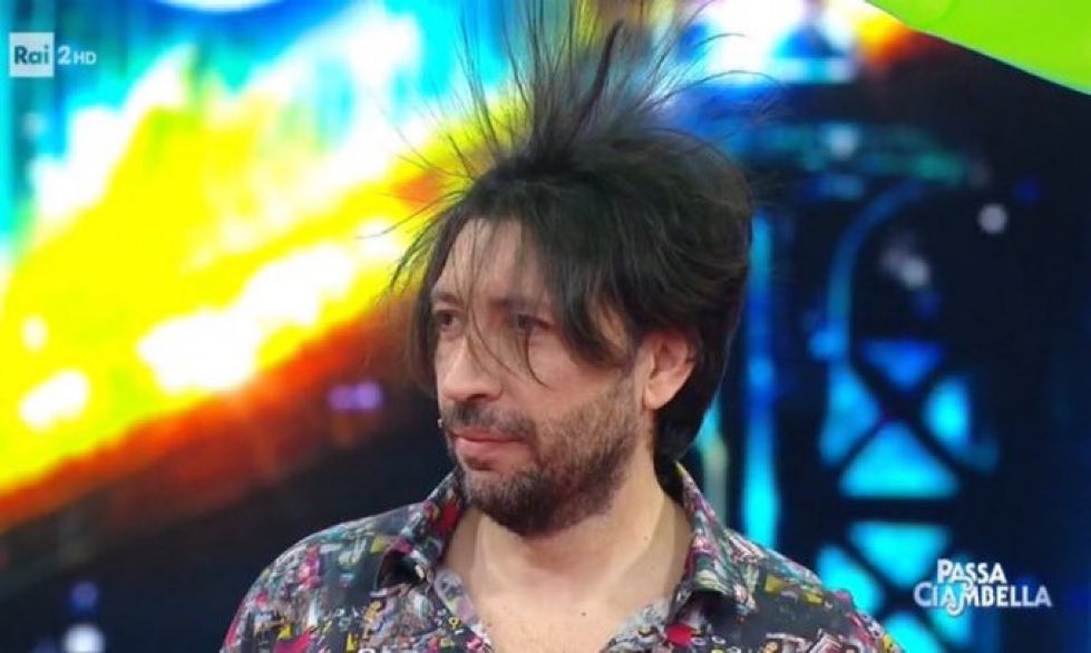 buanasera… qualcuno gentilmente può hackerare netflix e sganciare gli ultimi ep di bridgerton non c’è la faccio più voglio sapereEE