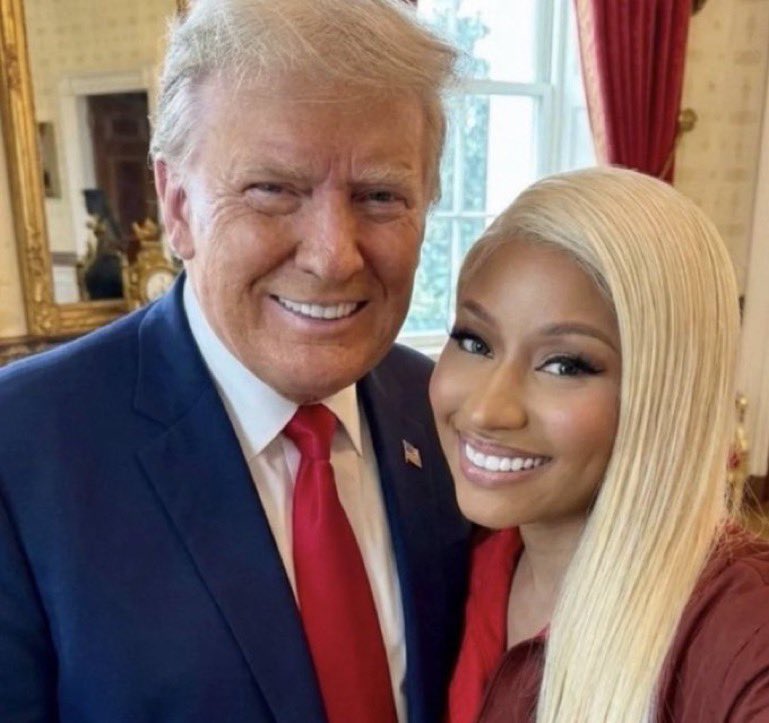 CvBoul1's tweet image. This isn't cute or funny.

Why even post such a thing... Especially after the relationship that @NICKIMINAJ, @realDonaldTrump &amp;amp; @MELANIATRUMP have developed &amp;amp; the unity its created for #MAGA, #MAHA &amp;amp; #BarbzxMAGA  #BarbzMaga #BarBz.

Take that sh1t down.