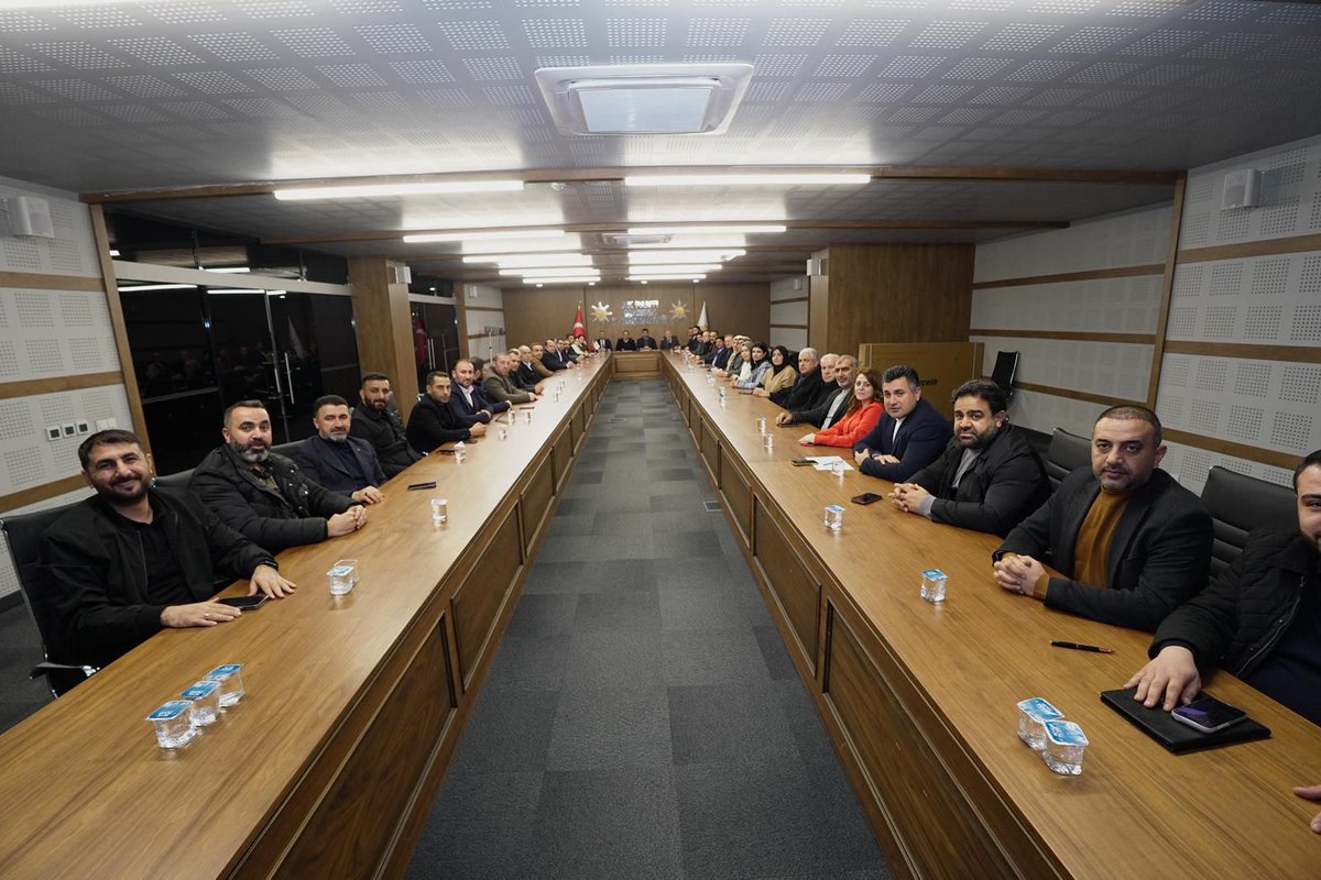 İl Yönetim Kurulu toplantımızı, İl Başkanımız Sayın Mehmet Uncu başkanlığında; Mardin Milletvekilimiz Sayın Dr. Muhammed Adak ve İl Gençlik Kolları Başkanımız Sayın Süheyl Uçar’ın katılımlarıyla, teşkilat çalışmalarımızın değerlendirilmesi ve önümüzdeki döneme ilişkin yol