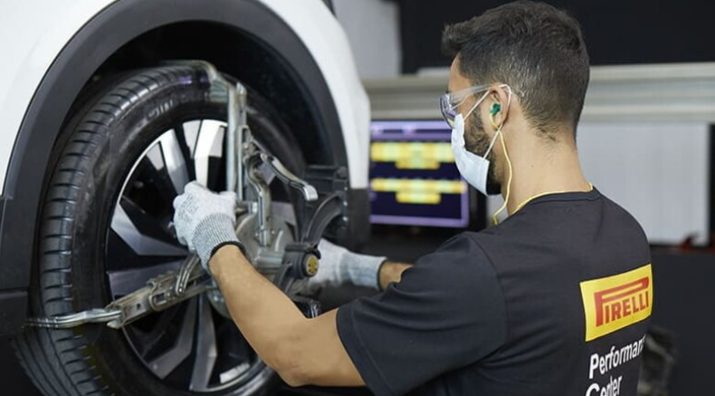 Vai   viajar no Carnaval? A manutenção do carro tem que estar em dia. Alguns ajustes você mesmo pode fazer!  Confira como:pirelli.com/global/pt-br/r…