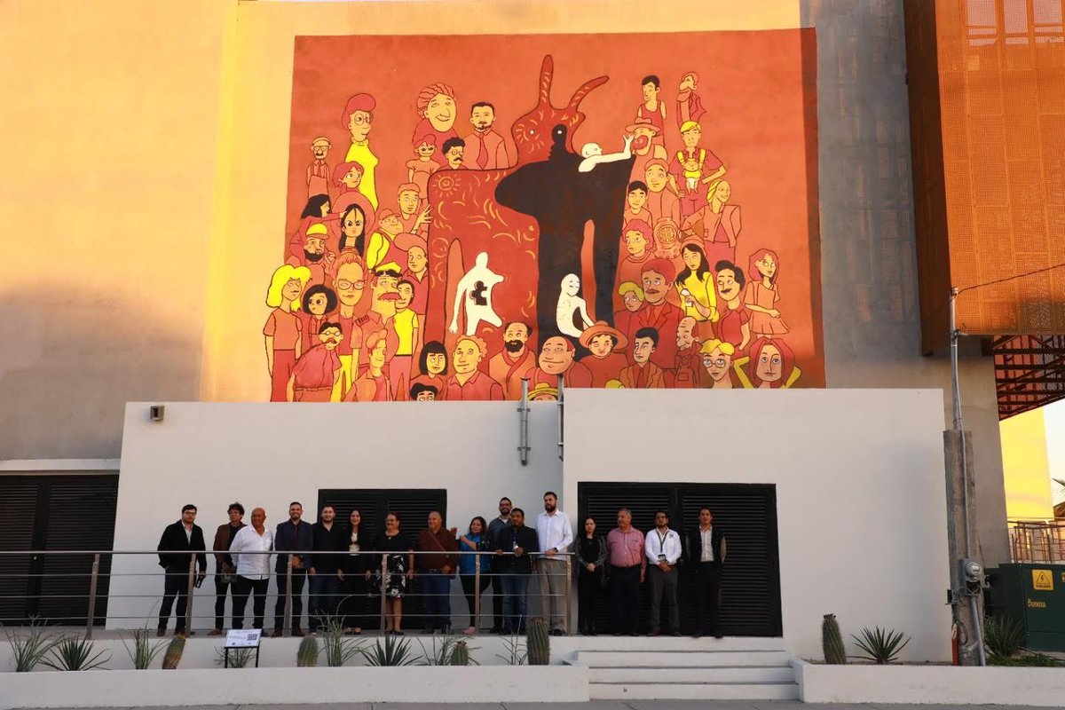 tribunalbcs's tweet photo. ⚖️🎨 #AgendaInstitucional | 𝙏𝙧𝙖𝙣𝙨𝙥𝙖𝙧𝙚𝙣𝙘𝙞𝙖 𝙮 𝙘𝙪𝙡𝙩𝙪𝙧𝙖 𝙘𝜾́𝙫𝙞𝙘𝙖

En representación del Poder Judicial, el Lic. Ernesto Heriberto Santiago Cisneros, Secretario Técnico de la Comisión de Vigilancia y Disciplina, asistió a la presentación del mural público por la transparencia “𝙇𝙖 𝙛𝙪𝙚𝙧𝙯𝙖 𝙙𝙚 𝙡𝙤 𝙘𝙤𝙢𝙪́𝙣”, obra del artista 𝙂𝙪𝙞𝙡𝙡𝙚𝙧𝙢𝙤 𝙂𝙞𝙤𝙫𝙖𝙣𝙣𝙞 𝙈𝙖́𝙧𝙦𝙪𝙚𝙯 𝘿𝜾́𝙖𝙯.

La actividad fue organizada por el Sistema Estatal Anticorrupción de Baja California Sur, a través de la Fiscalía Especializada en Materia de Combate a la Anticorrupción y el Comité de Participación Ciudadana, en colaboración con la Secretaría de Finanzas y Administración, como parte del Programa Anual de Trabajo del Comité Coordinador del Sistema Estatal Anticorrupción.🤝📘
.
.
#Transparencia #SistemaEstatalAnticorrupción #PoderJudicialBCS #PoderJudicialPresente