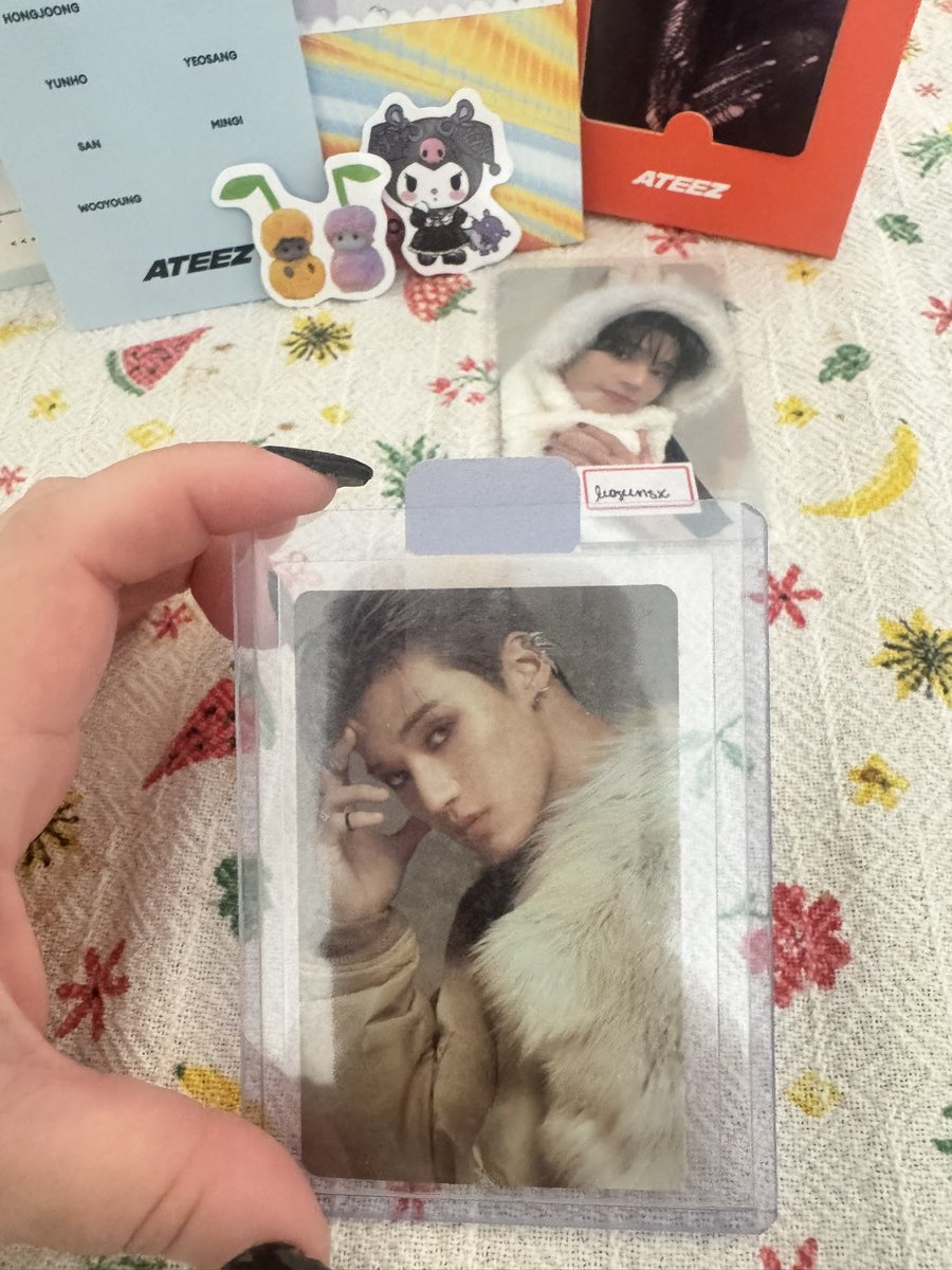 leosunsx's tweet photo. #에이티즈 photocard 𝓯𝓮𝓮𝓭𝓫𝓪𝓬𝓴 ; 🌻 @sansangshine 

Feed mais que perfeito pra Lari, muito atenciosa e comunicativa. Tive plena confiança em todo tempo! A experiência de comprar pela primeira vez no mercari com você foi muito incrível! Obrigada🦋❤️‍🩹 https://t.co/H89Uoc1jPO