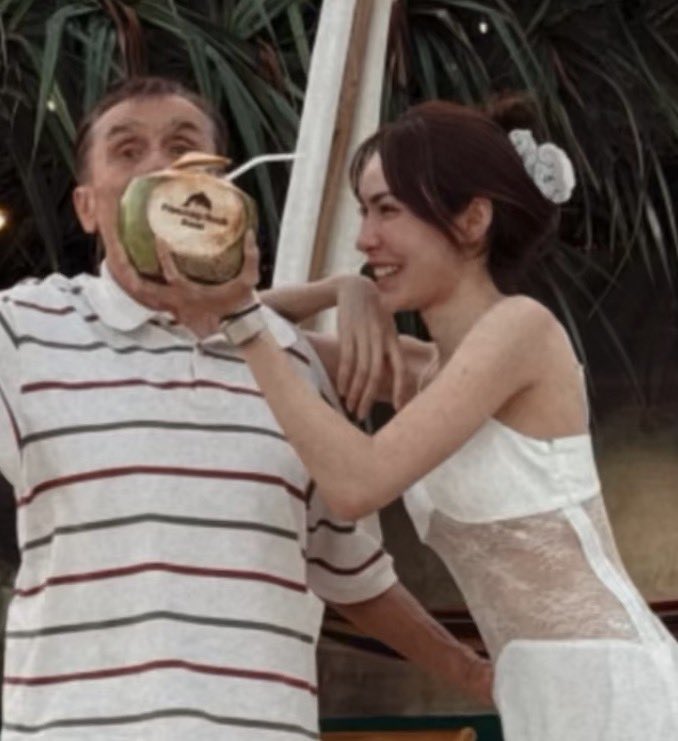 littleprince_21's tweet image. 09.02.2026 🥥🌴 / 1 ปีมี 365 วัน #อิงล็อต ดันถือลูกมะพร้าวเหมือนกัน ทั้งที่อยู่คนละจังหวัด คนนึง กทม. คนนึงภูเก็ต -

#อิงล็อตจงเจริญ !!! 🏹