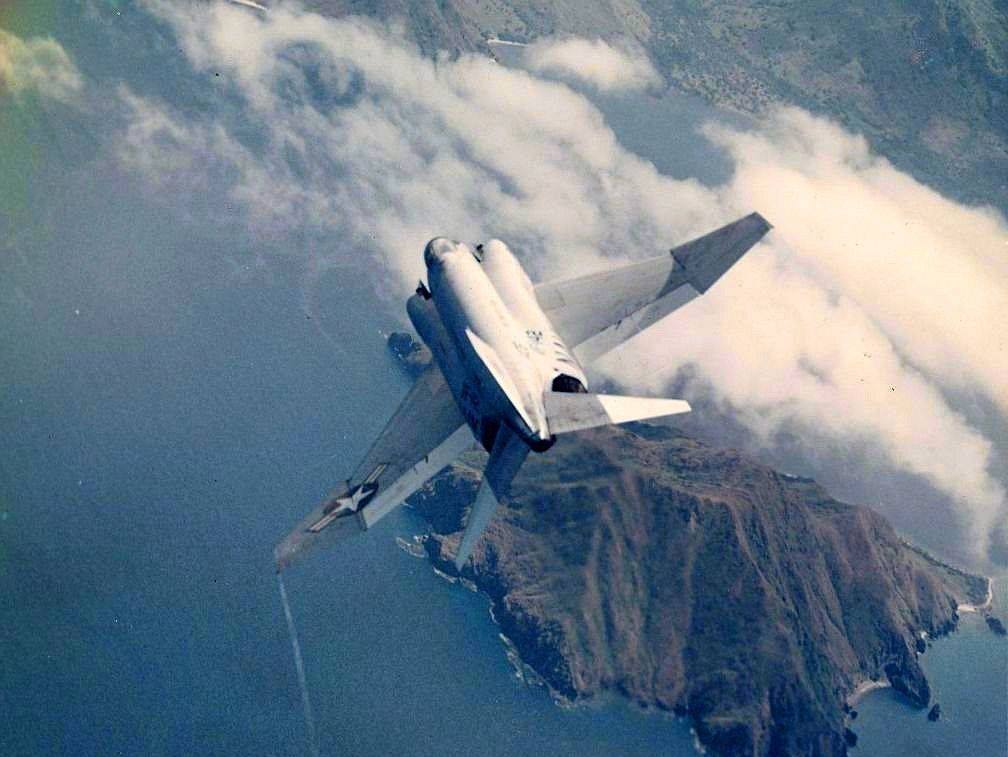 US Navy F-4B Phantom VF-142
Awesome shot!