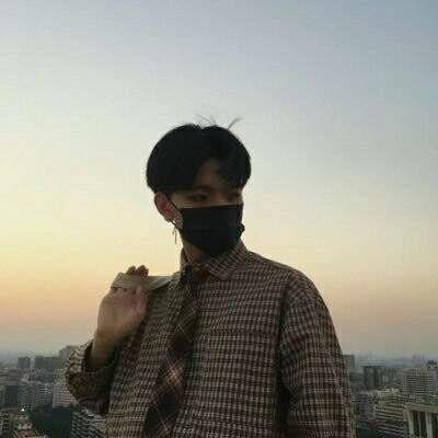 namdev219's tweet image. The crunch of autumn leaves underfoot