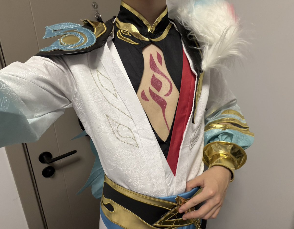 Kamisato_Ayto's tweet photo. 纹身贴到底是谁发明的...
#亚连落雪白狼 #王者荣耀 #R18 #cosplay #ooc致歉 https://t.co/ZVMplhTU6C