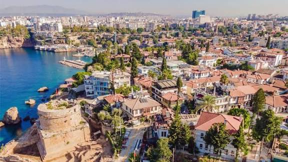 Antalya Türkiye’nin En Kalabalık 5. İli Oldu!

Türkiye İstatistik verilerine göre Antalya, 2.777.677 kişilik nüfusuyla Türkiye’nin en kalabalık 5. ili oldu.

Listenin ilk sıralarında İstanbul, Ankara, İzmir ve Bursa yer alırken; Antalya hem yerleşik nüfusu hem de yıl boyu aldığı