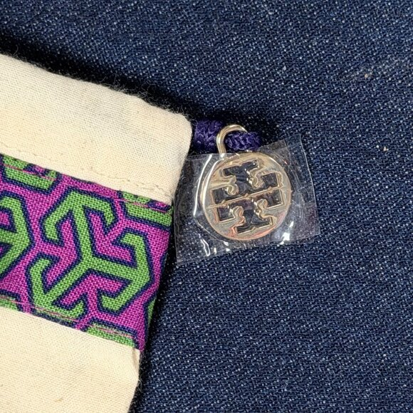 RusticTrove's tweet photo. Authentic Tory Burch Dust Bag Canvas Purple Green Trim 14x18 https://t.co/IZbDDqd6hN #ToryBurch #AuthenticDesigner #Designer #Handbag #Luxury #Replacement #Designer #Resale #Logo #Handbagr #Collectible #Designer #Storage #Purse #Shoes #Preppy #Travel #shopmycloset #poshmark https://t.co/iFDKtICc9o