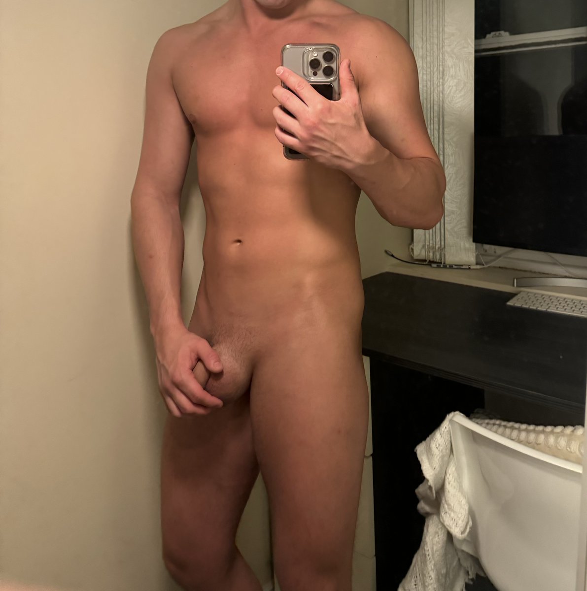 verslads's tweet photo. Chudai 👀

Who wants to suck on my big balls 😈 https://t.co/fxpUfqJNKD
