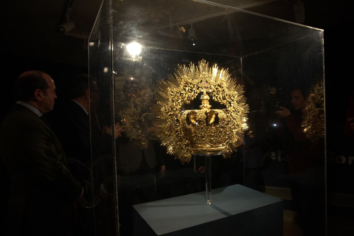 🔴 El Consejo y la Fundación <a href="/Cajasol/">Fundación Cajasol</a> inauguran la exposición "Cayetano González (1896-1975). Maestro de orfebres" 🔗 hermandades-de-sevilla.org/consejo/el-con…

ℹ️ Comisariada por los catedráticos de Historia del Arte de la Universidad de Sevilla José Roda Peña y Antonio Joaquín Santos Márquez, la