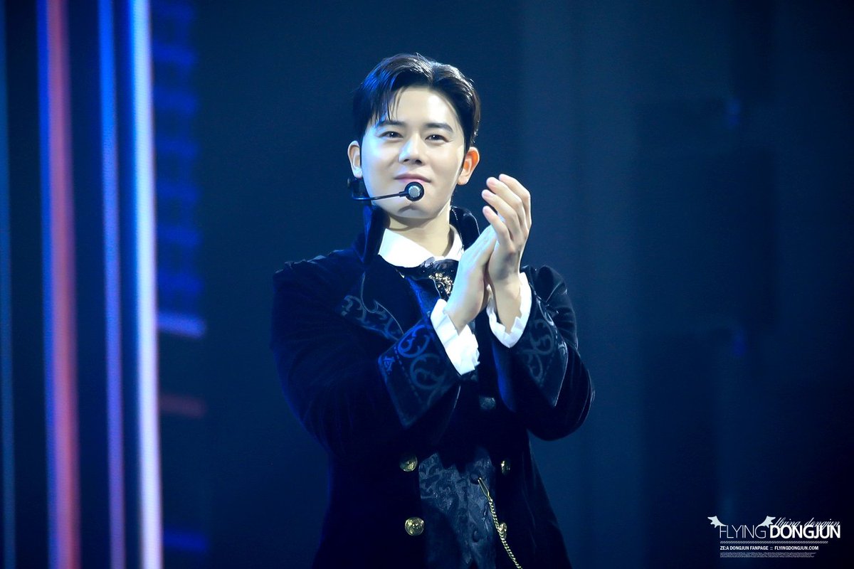 flyingdongjun's tweet photo. 260201 뮤지컬콘서트 [더미션:K] 막공 커튼콜 사진 업데이트

 (바로가기 👉🏻https://t.co/OpWMdfwIRF)

콘서트 형식이라 노래하고 춤추면서
팬들과 눈맞춤 많이 해주는 다정한 동준이 🥰

#동준 #김동준
#dongjun #KIMDONGJUN 
#뮤지컬 #뮤지컬더미션K #더미션K https://t.co/oV0iGQhg2J