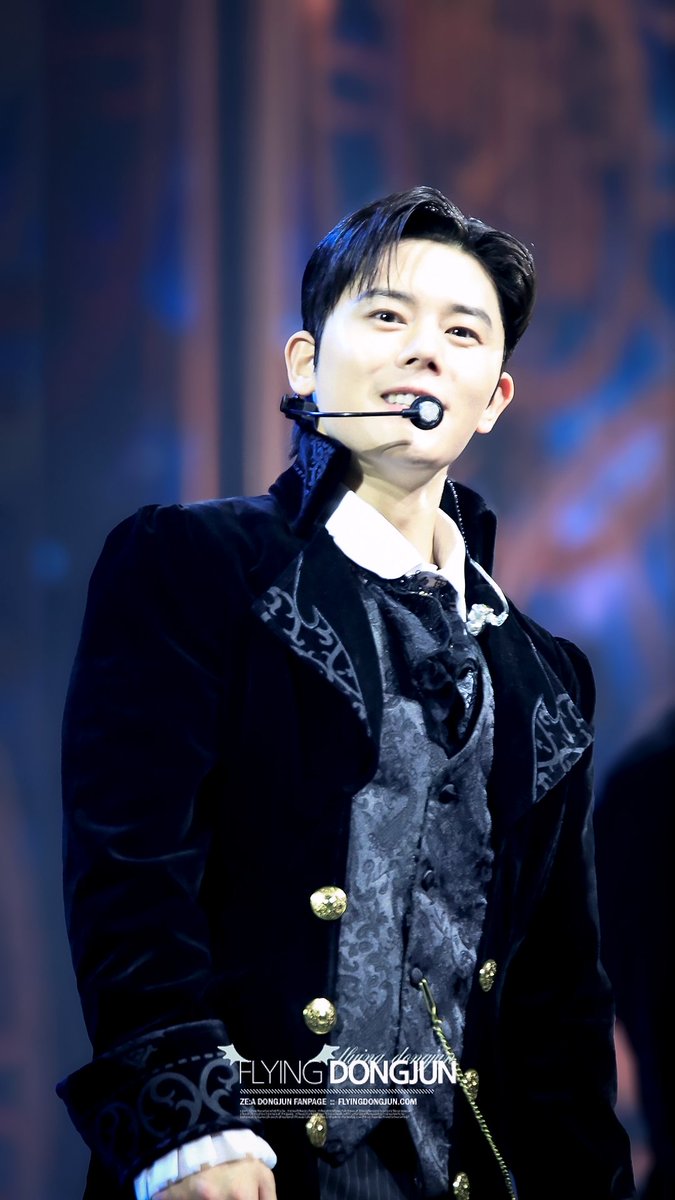 flyingdongjun's tweet photo. 260201 뮤지컬콘서트 [더미션:K] 막공 커튼콜 사진 업데이트

 (바로가기 👉🏻https://t.co/OpWMdfwIRF)

콘서트 형식이라 노래하고 춤추면서
팬들과 눈맞춤 많이 해주는 다정한 동준이 🥰

#동준 #김동준
#dongjun #KIMDONGJUN 
#뮤지컬 #뮤지컬더미션K #더미션K https://t.co/oV0iGQhg2J