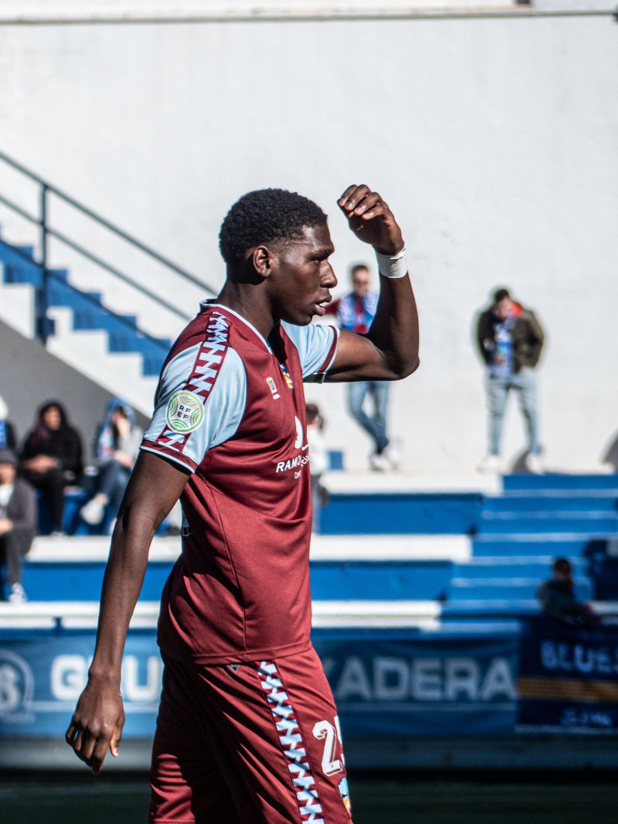LleidaCF's tweet photo. ✅️ DEBUT de 𝑻𝒖𝒎𝒂𝒏𝒊 𝑭𝒐𝒇𝒂𝒏𝒂 amb el Lleida CF
#LleidaCF #MésViusQueMai https://t.co/aOhO4VgZMX
