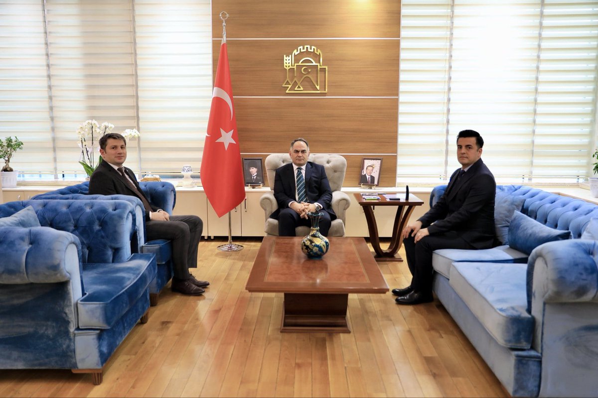 Çankırı Denetimli Serbestlik Müdürlüğümüz Kurum Müdürü Fatih MURAT ve kurum personeli Ömer Faruk ÖZBEK Çankırı Valiliği görevine atanan Sayın Hüseyin ÇAKIRTAŞ'ı makamında ziyaret ettiler.

<a href="/FatihMU87200907/">Fatih MURAT</a>